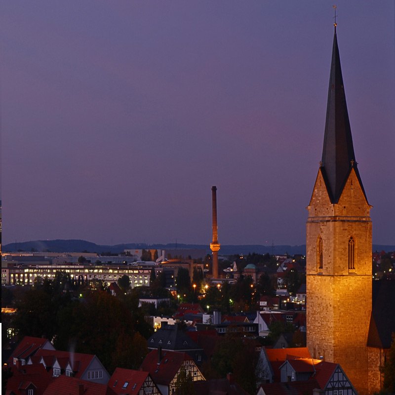 Blick auf die Nikolaikirche und den Conti-Turm